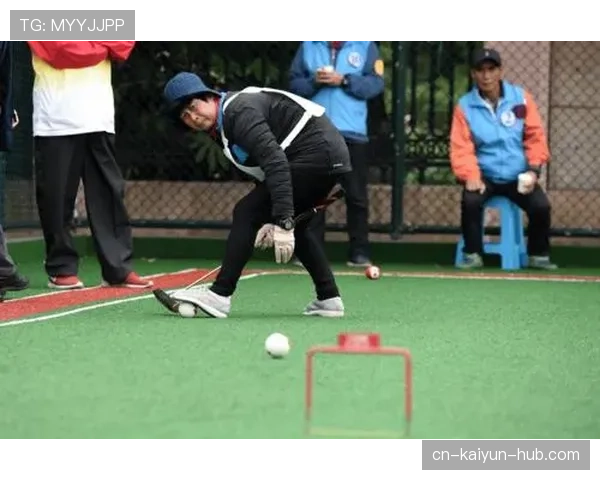 球门球规则：球何时算在比赛中与对方站位限制